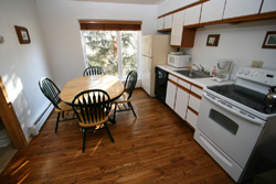 Full kitchen & dining table Full kitchen & dining table
