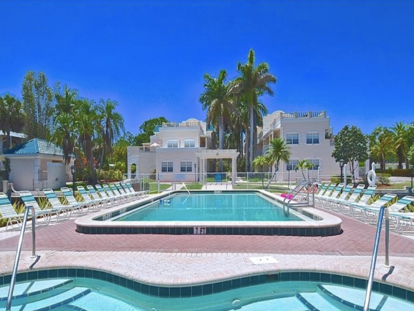 One Bedroom Rental Direct Gulf Views Right on Beach