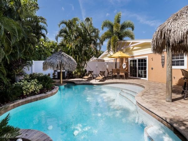 Holmes Beach Vacation Rental Sleeps Six Guests Private Pool