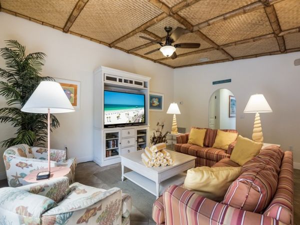 Holmes Beach Vacation Rental Sleeps Six Guests Private Pool