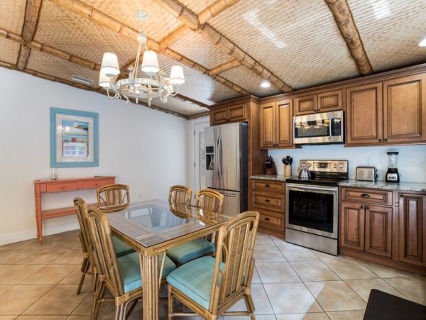 Holmes Beach Vacation Rental Sleeps Six Guests Private Pool