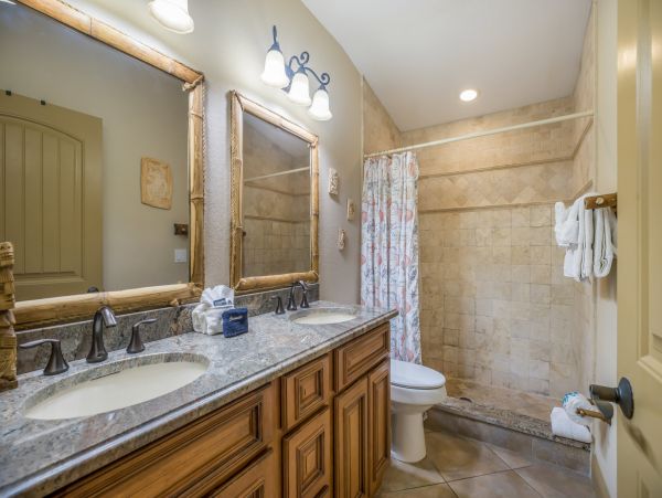 Holmes Beach Vacation Pool Home Sleeps 6 - Walk to Beach