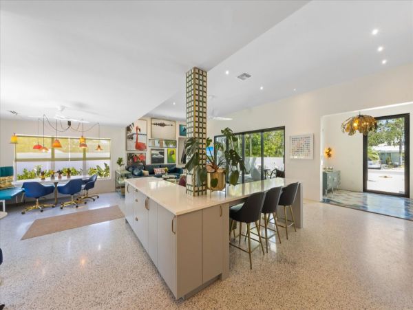 Luxury Retreat on Anna Maria Island - Modern Beachfront Oasis