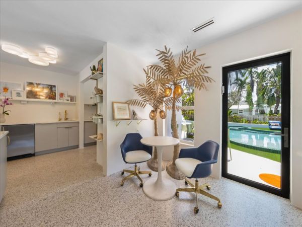 Luxury Retreat on Anna Maria Island - Modern Beachfront Oasis