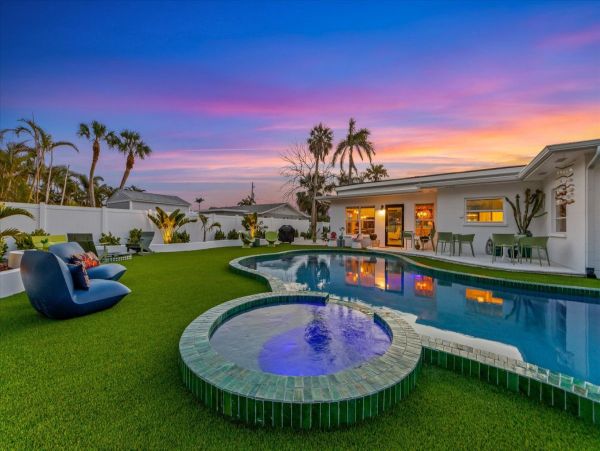 Luxury Retreat on Anna Maria Island - Modern Beachfront Oasis