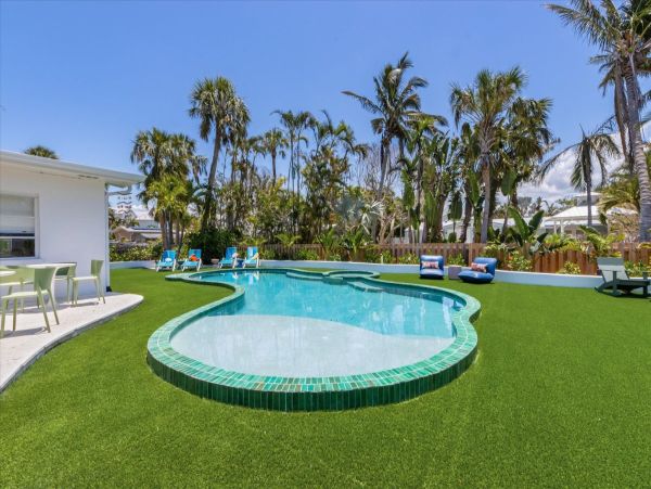 Luxury Retreat on Anna Maria Island - Modern Beachfront Oasis