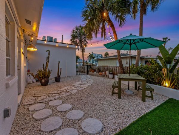 Luxury Retreat on Anna Maria Island - Modern Beachfront Oasis