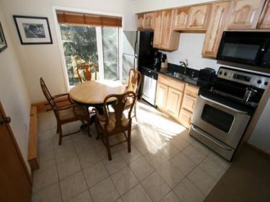 Full kitchen & dining area seats four Full kitchen & dining area seats four
