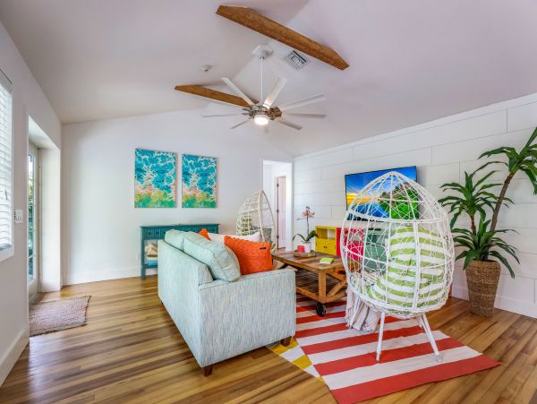 Anna Maria Vacation Rental Three Bedroom with Pool , 2 block to the Beach
