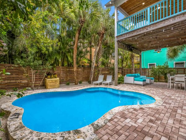 Anna Maria Vacation Rental Three Bedroom with Pool , 2 block to the Beach