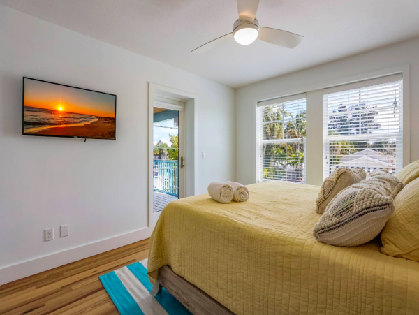 Anna Maria Vacation Rental Three Bedroom with Pool , 2 block to the Beach