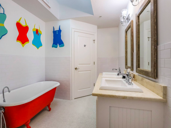 Anna Maria Vacation Rental Three Bedroom with Pool , 2 block to the Beach