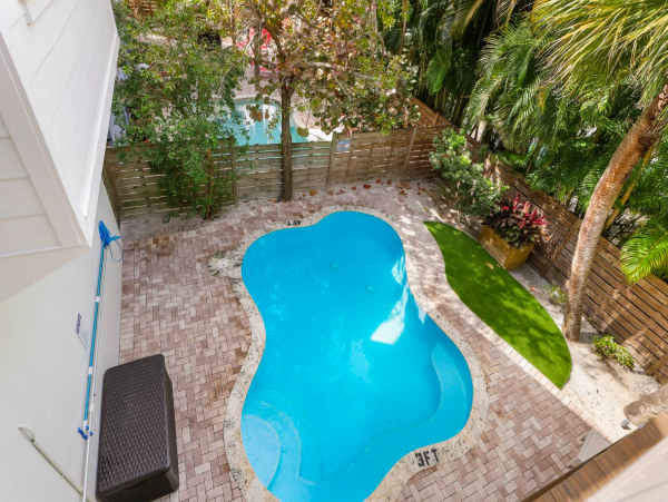 Anna Maria Vacation Rental Three Bedroom with Pool , 2 block to the Beach
