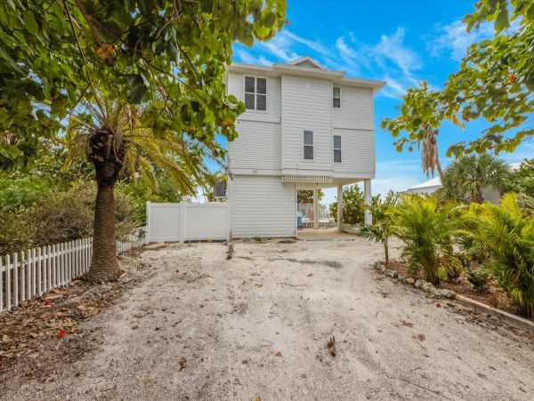 Beachfront Anna Maria Island 3 Bedroom Rental with Pool
