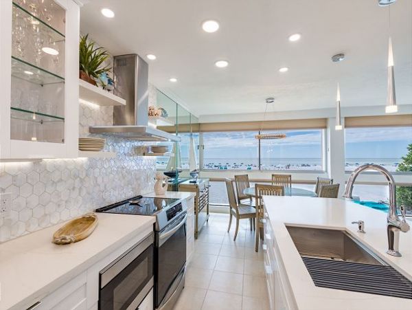 Luxury 2 Bedroom Condo on the Beach with Full Gulf Views