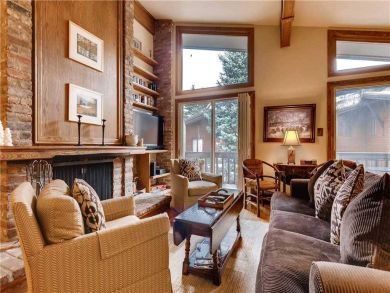 Two Bedroom Ski Condo Walk to the Ski School