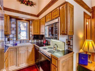 Two Bedroom Ski Condo Walk to the Ski School