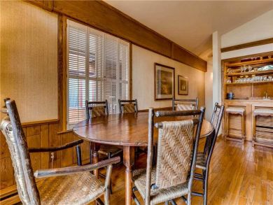 Two Bedroom Ski Condo Walk to the Ski School