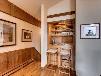 Two Bedroom Ski Condo Walk to the Ski School
