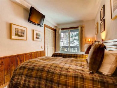 Two Bedroom Ski Condo Walk to the Ski School
