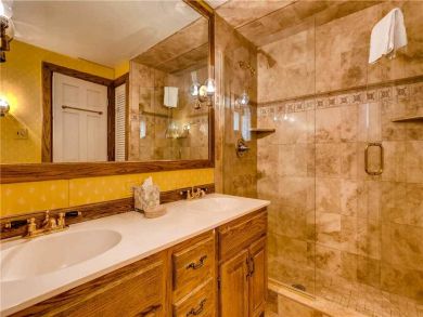 Two Bedroom Ski Condo Walk to the Ski School