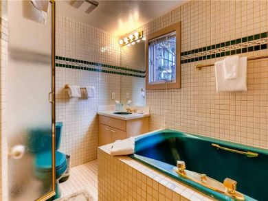 Golden Peak 2 Bedroom Vacation Rentals-