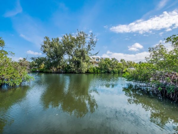 Two Bedroom Anna Maria Vacation Pool Home - NORTH ANNA MARIA