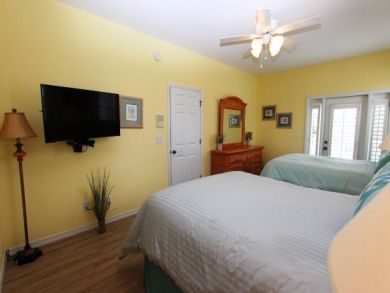 Luxury Four Bedroom Crystal Beach Cottage Sleeps 17
