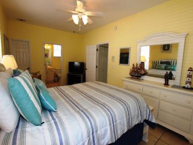 Luxury Four Bedroom Crystal Beach Cottage Sleeps 17