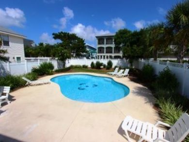 Luxury Four Bedroom Crystal Beach Cottage Sleeps 17