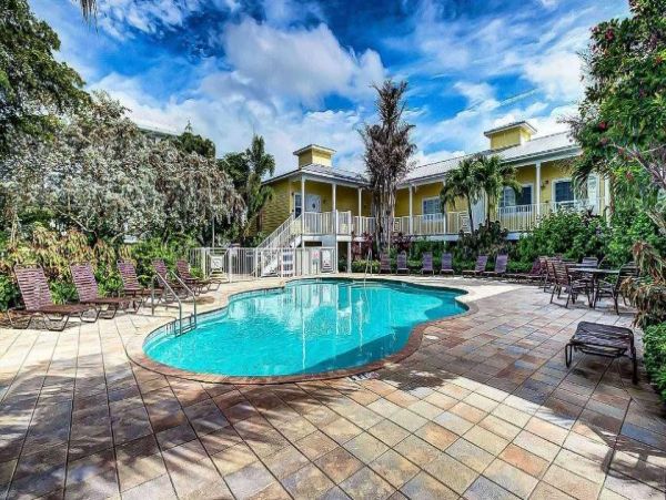 Lovely Siesta Key One Bedroom Vacation Beach Condo