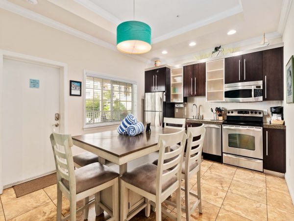 Siesta Key Two Bedroom Rental Short Walk to Beach