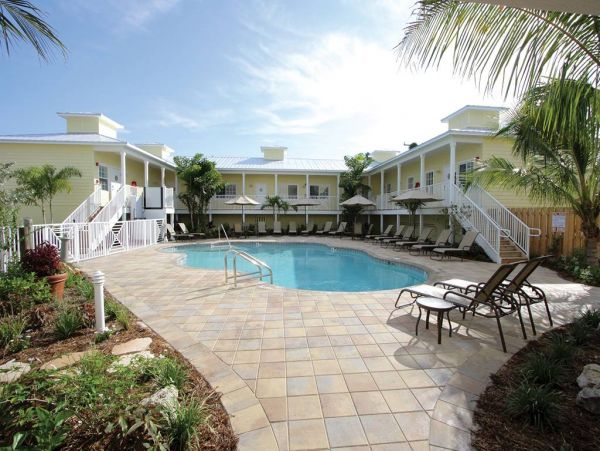 Siesta Key Two Bedroom Rental Short Walk to Beach