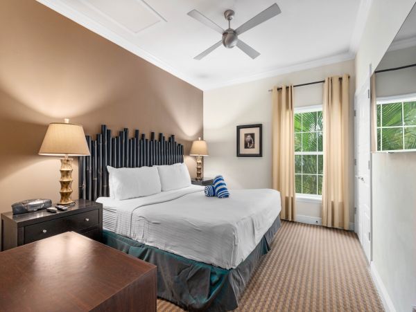 Siesta Key 2 Bedroom Condo No Main Road to Cross Great Resort