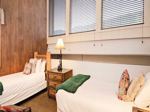 Ski Vacation Condo Lionshead Sleeps 6