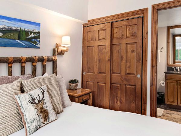 Ski Vacation Condo Lionshead Sleeps 6
