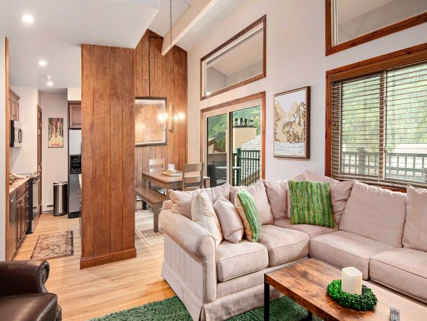 Ski Vacation Condo Lionshead Sleeps 6
