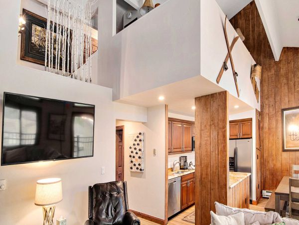 Ski Vacation Condo Lionshead Sleeps 6