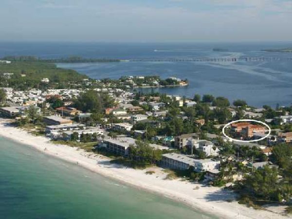 Bradenton Beach Vacation Rental Three Bedrooms Sleeps 8