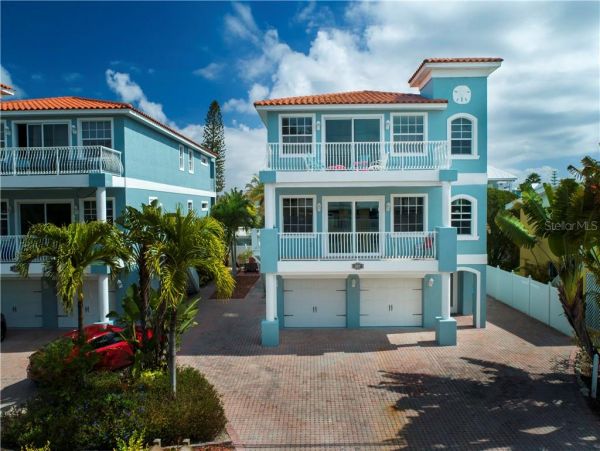 Bradenton Beach Vacation Rental Three Bedrooms Sleeps 8
