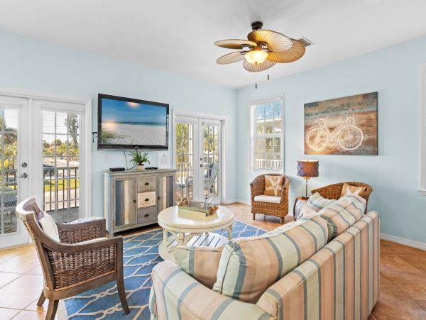 Anna Maria Island Vacation Pool Home Very Close to Beaches