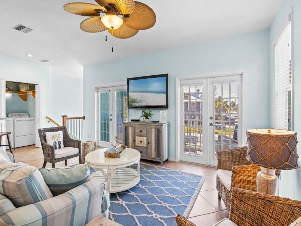 Anna Maria Island Vacation Pool Home Very Close to Beaches