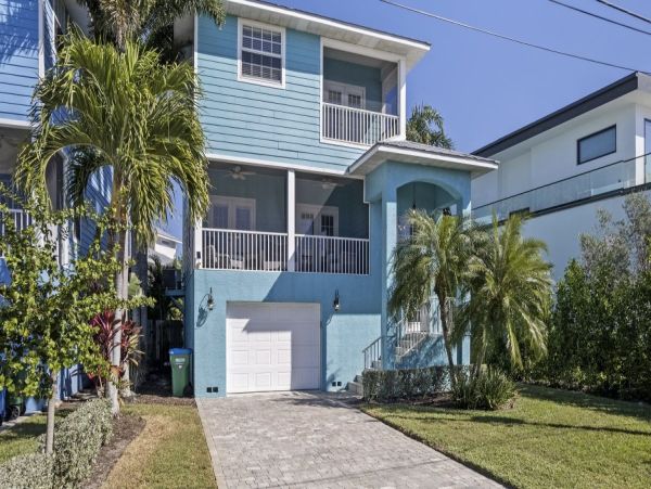 Anna Maria Island Vacation Pool Home Very Close to Beaches