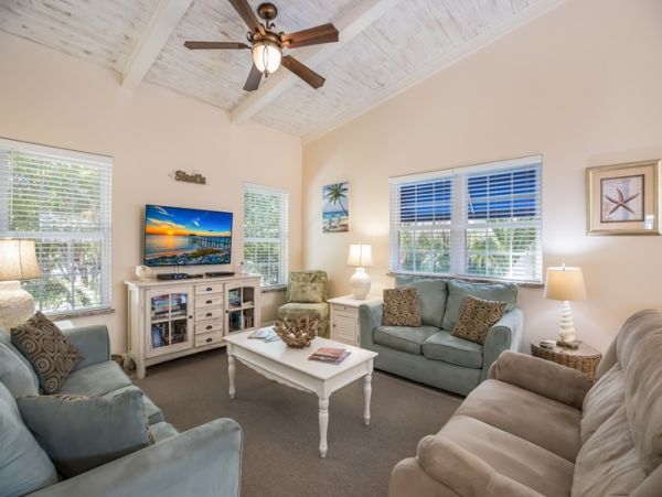 Holmes Beach 3 Bedroom Vacation Rental 2 Blocks To. Beach