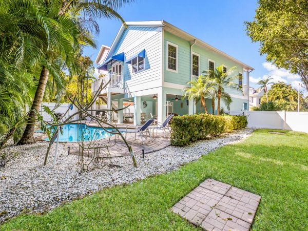 Holmes Beach 3 Bedroom Vacation Rental 2 Blocks To. Beach