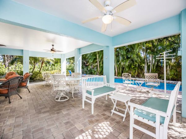 Holmes Beach 3 Bedroom Vacation Rental 2 Blocks To. Beach