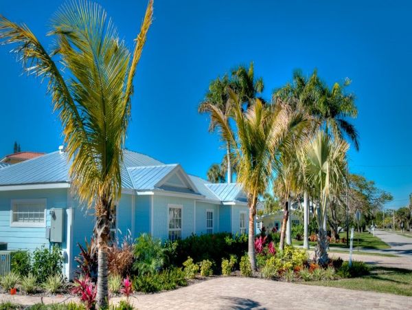 Private Heated Pool 3 Min Walk to the Beach
