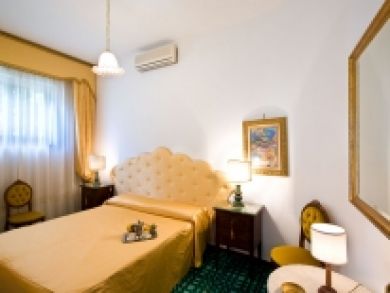 Positano Italy Condo 877917