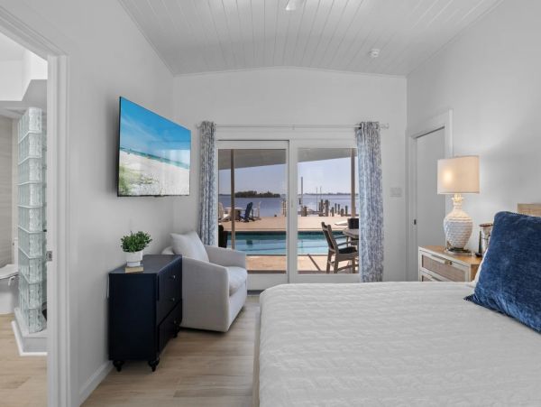 Bayfront Vacation Rental Florida - Waterfront Villa with Private Pool
