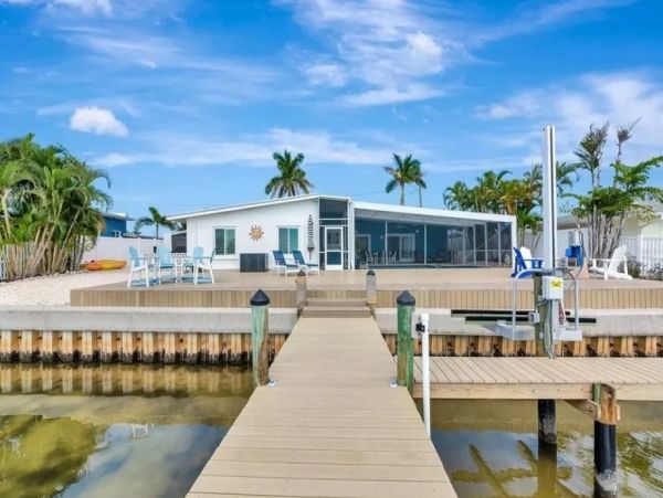 Bayfront Vacation Rental Florida - Waterfront Villa with Private Pool